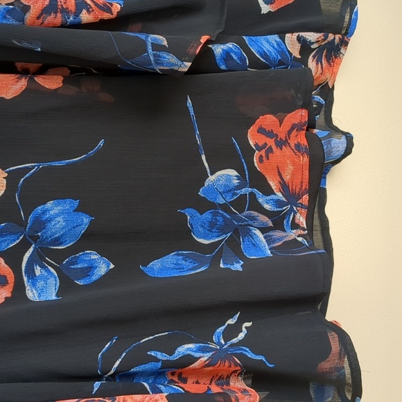 Large Lily White Floral Top Strappy Shirt Black Blue Flowers - Picture 14 of 16